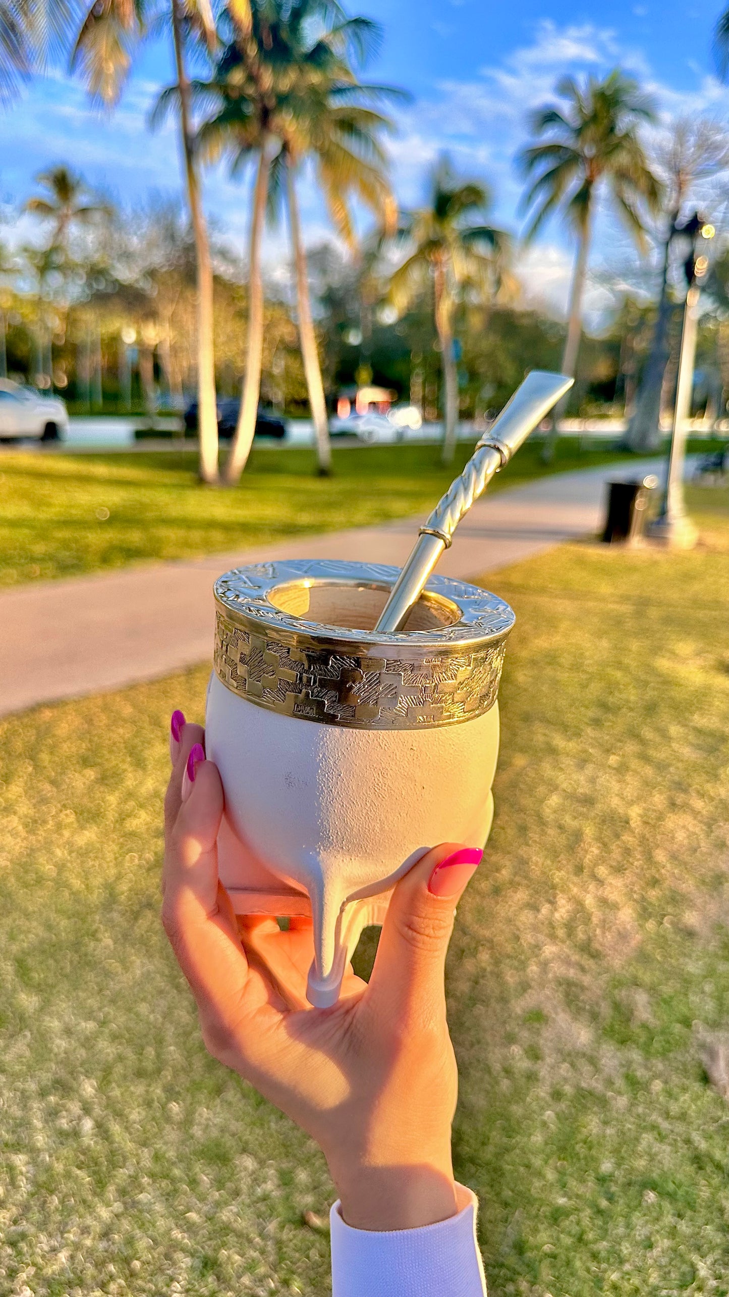 Mate Cup Argentino Imperial White. (With Straw)