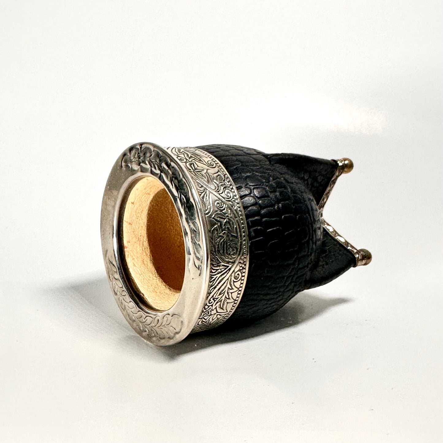 Mate Cup Argentino Imperial Croco Cincelado con Base Black.(With Straw)
